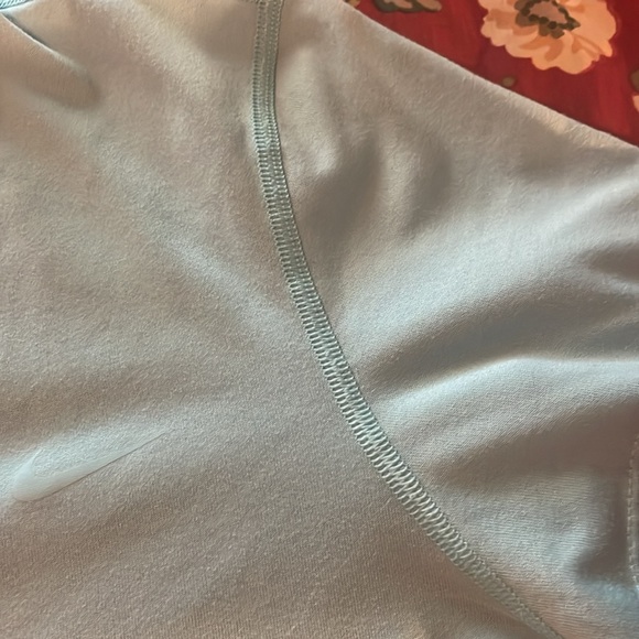 ☄️2 for $14 Sale💫Nike Dri-Fit Short Sleeve V Neck T-Shirt, Sz M Regular Fit - Picture 5 of 10